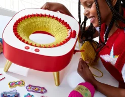Knitting Station - Make Beanie Hats & Scarves<FAO Schwarz Online