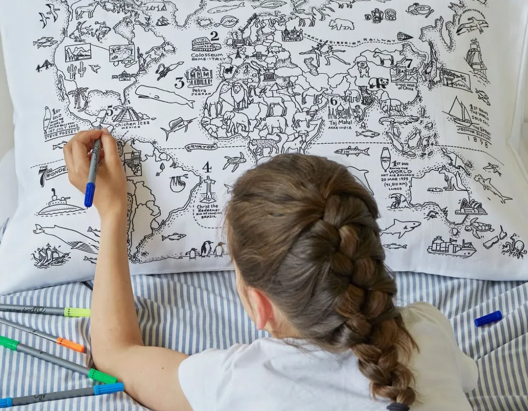 World Map Pillowcase - Doodle Your Own<Eat Sleep Doodle Online